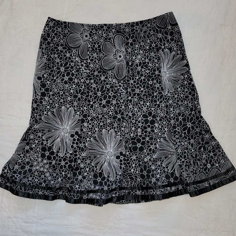 Large black & white skirt